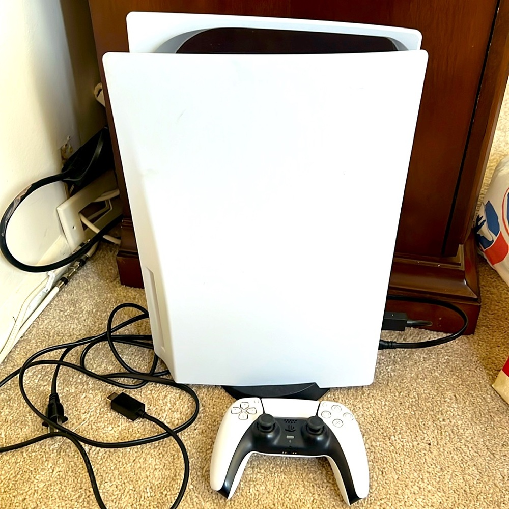 Ps5 - controller , stand , cord everything included